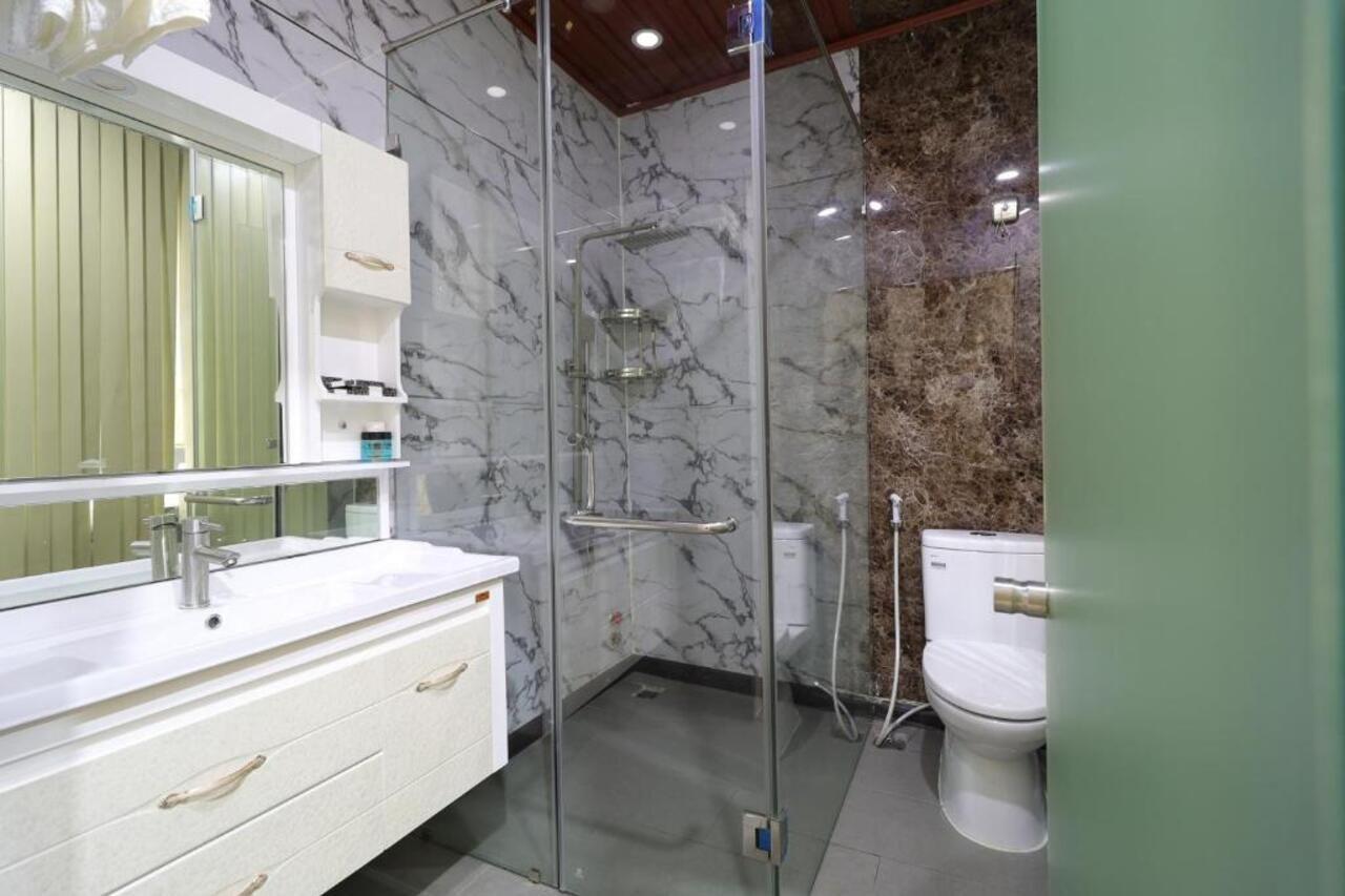 Vienna Hotel Ho Chi Minh City Bagian luar foto